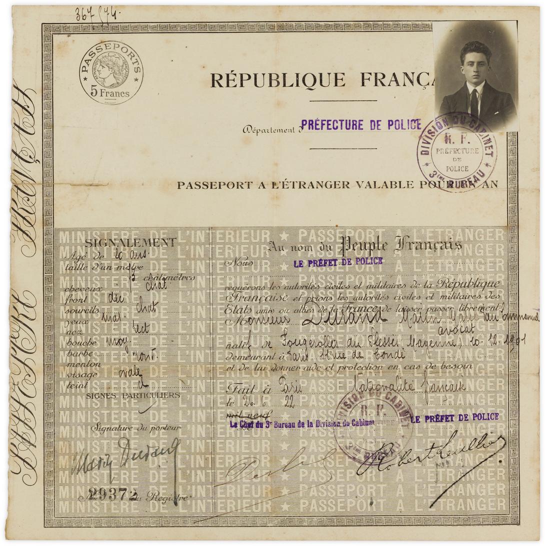 Passeport de Marin Marie, en 1922, avec le titre d'avocat.