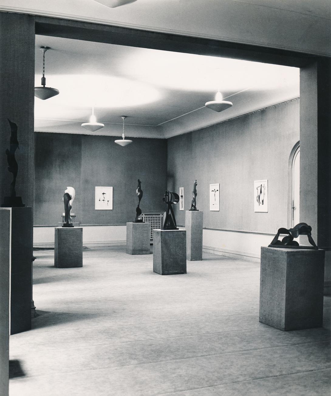 Vue intérieure de la salle d'exposition de la galerie Maeght, 1948, vue 2