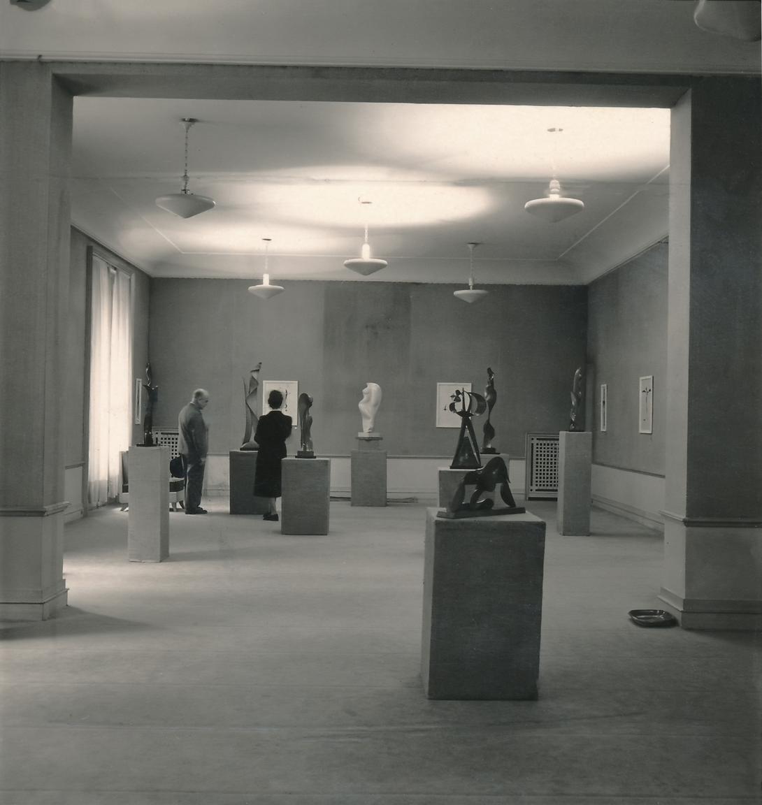 Vue intérieure de la salle d'exposition de la galerie Maeght, 1948, vue 7