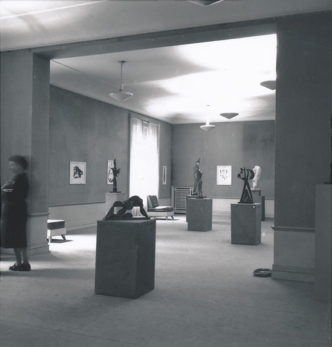 Vue intérieure de la salle d'exposition de la galerie Maeght, 1948, vue 10