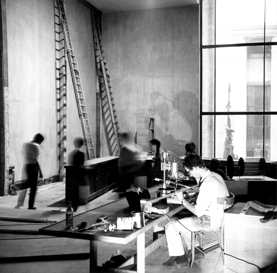 3e biennale de Paris, photo de grouope du GRAV, montage