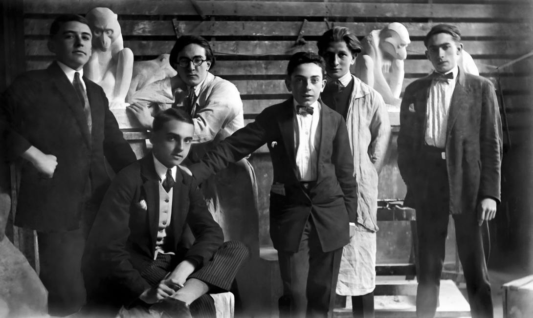 Les Zarza. Ecole des Arts appliqués à l'industrie. L'atelier de sculpture. c.1924.