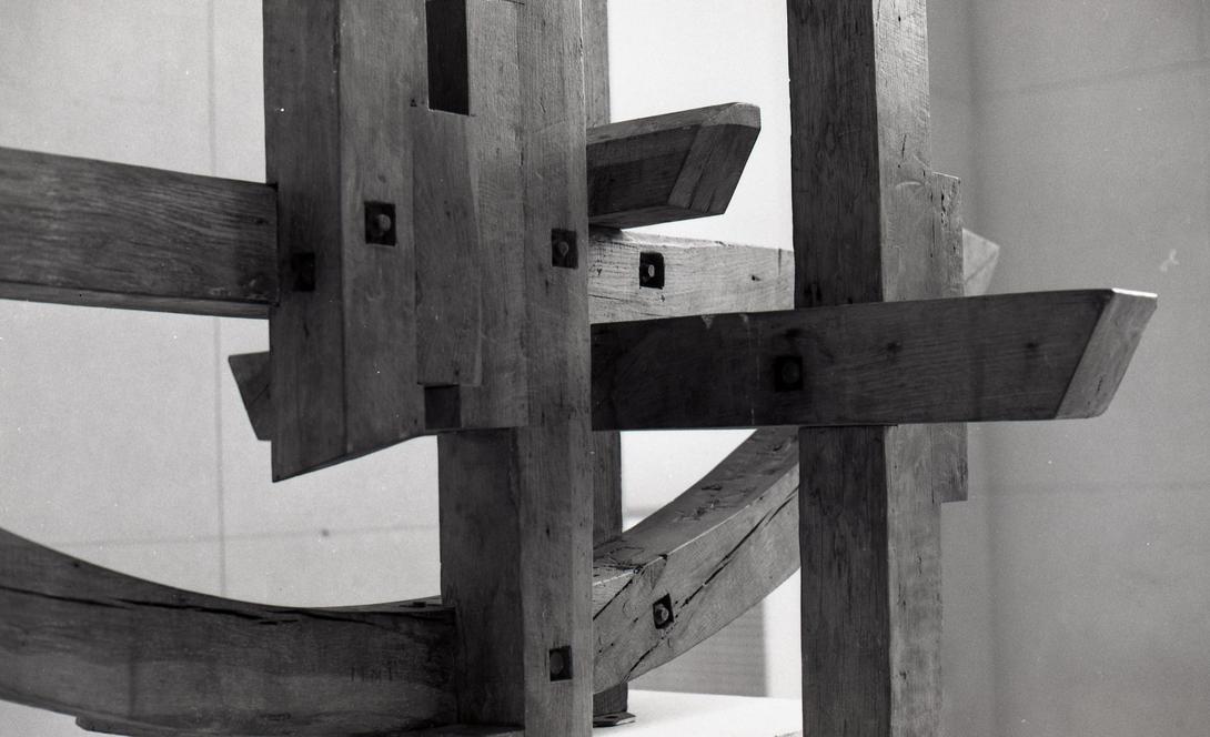Hommage aux Etats Unis du Monde. Sculpture monumentale en bois