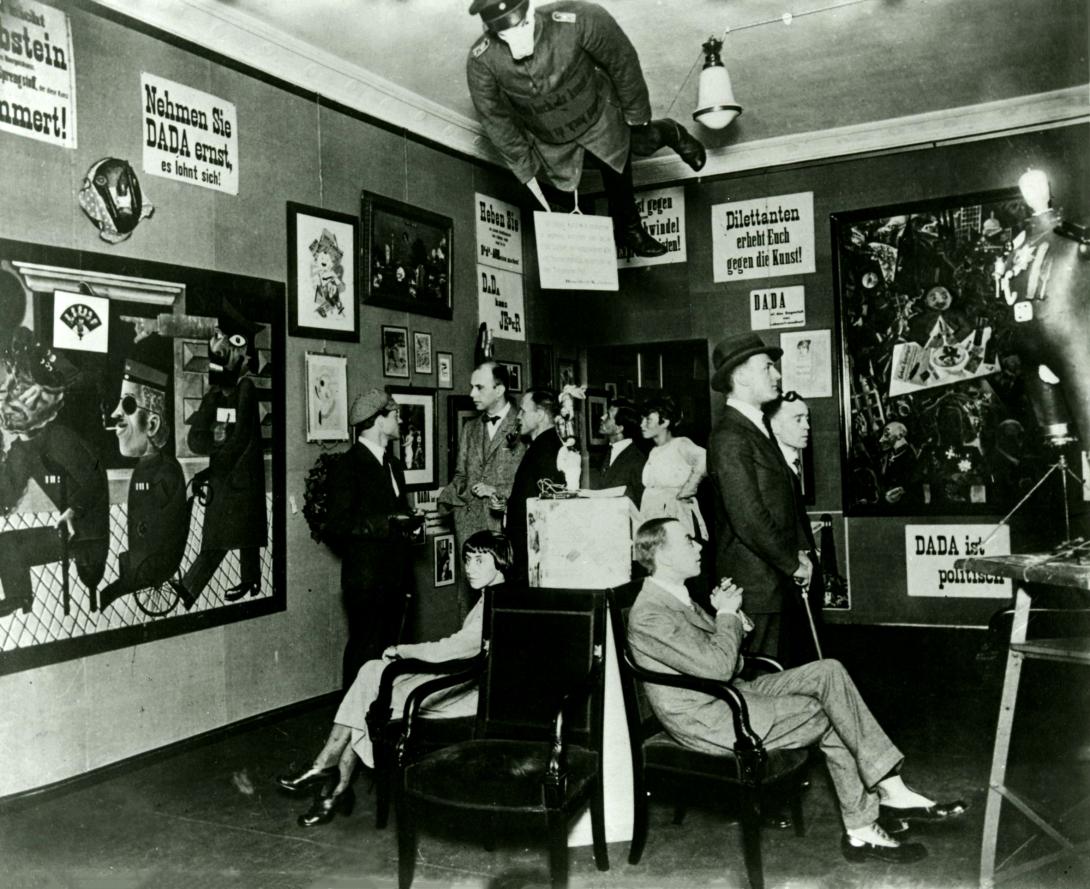 Raoul Hausmann et Hannah Höch, inauguration Première exposition internationale Dada, Otto Burchard Gallery, 30 Juin 1920, Berlin.